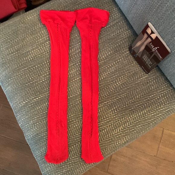 SUPER SEXY LEG AVENUE Crochet Net Stockings with Keyhole Backseam. - Picture 4 of 8